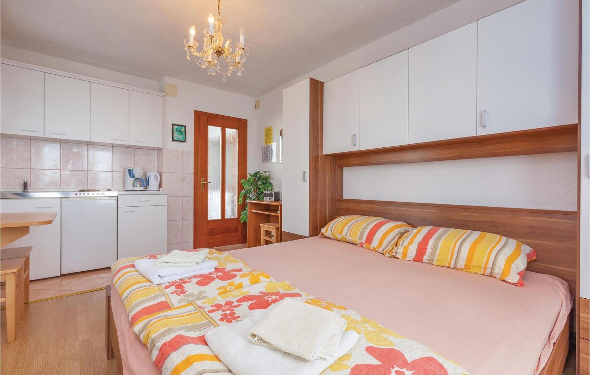 Nice Apartment In Crikvenica With Kitchen Εξωτερικό φωτογραφία