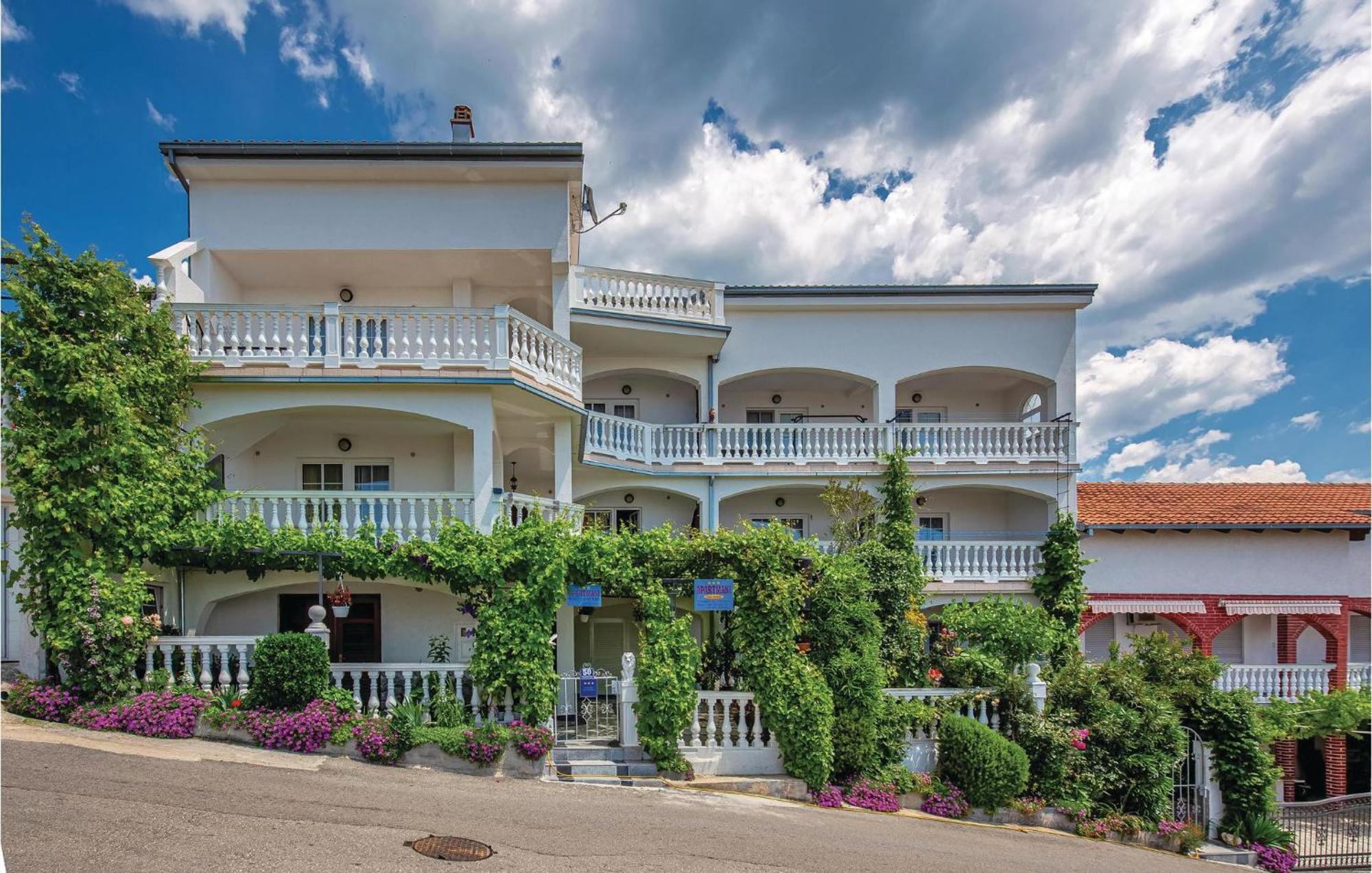 Nice Apartment In Crikvenica With Kitchen Εξωτερικό φωτογραφία