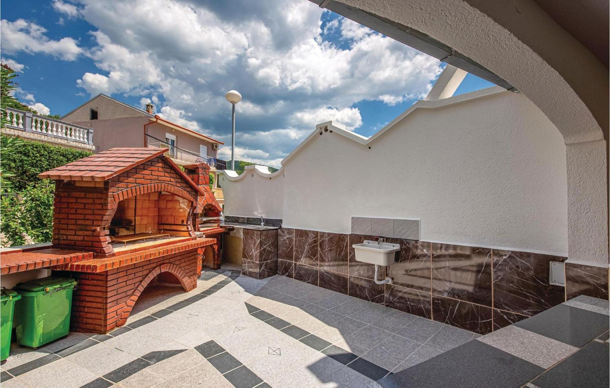 Nice Apartment In Crikvenica With Kitchen Εξωτερικό φωτογραφία