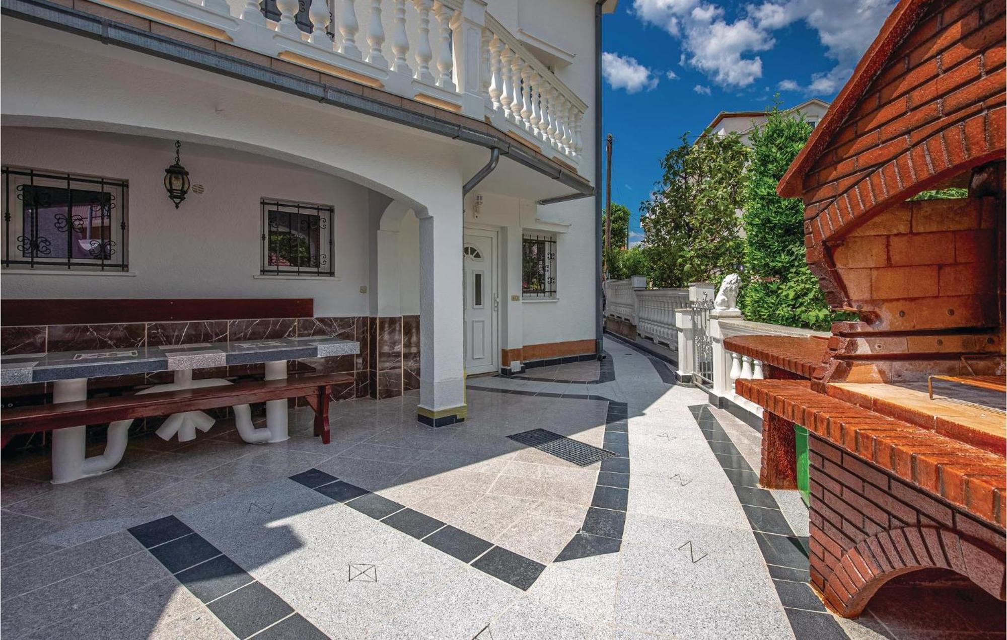 Nice Apartment In Crikvenica With Kitchen Εξωτερικό φωτογραφία