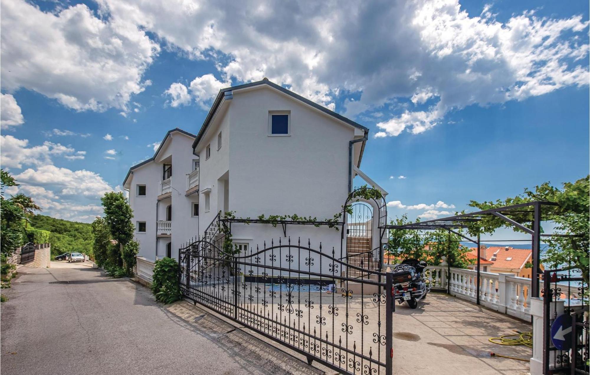 Nice Apartment In Crikvenica With Kitchen Εξωτερικό φωτογραφία